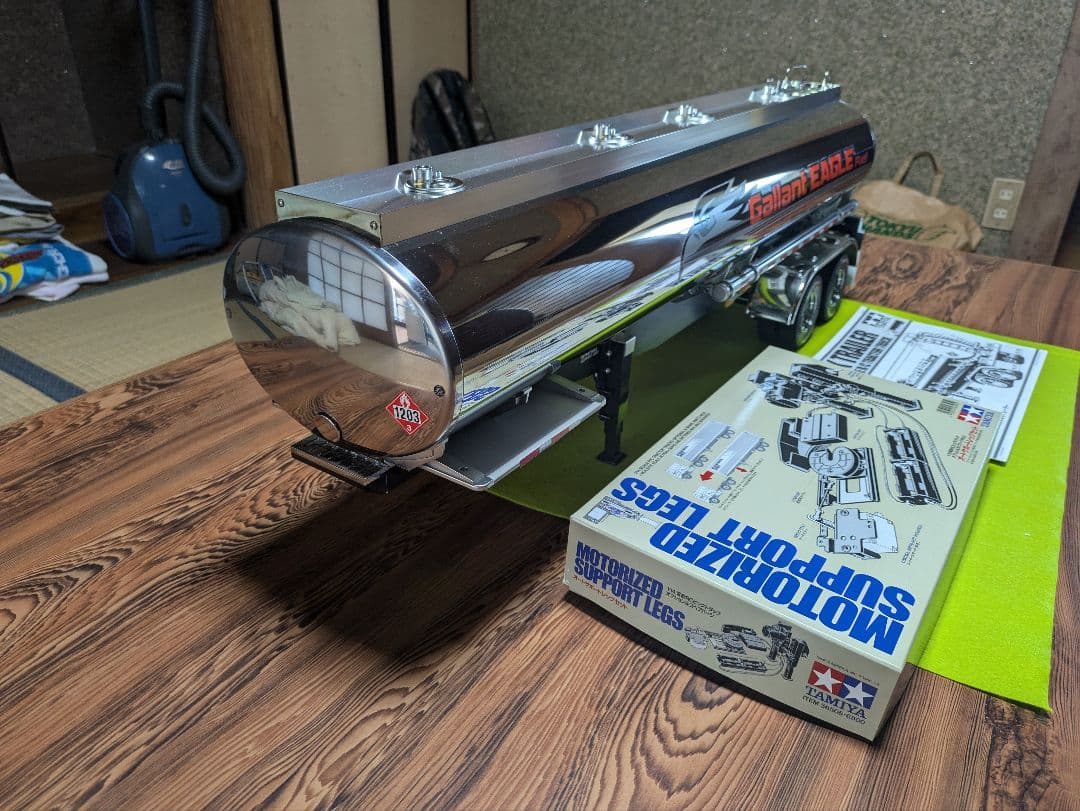 タミヤ　1/14　RC トレーラー用 フューエルタンク　　オートサポートレッグ付