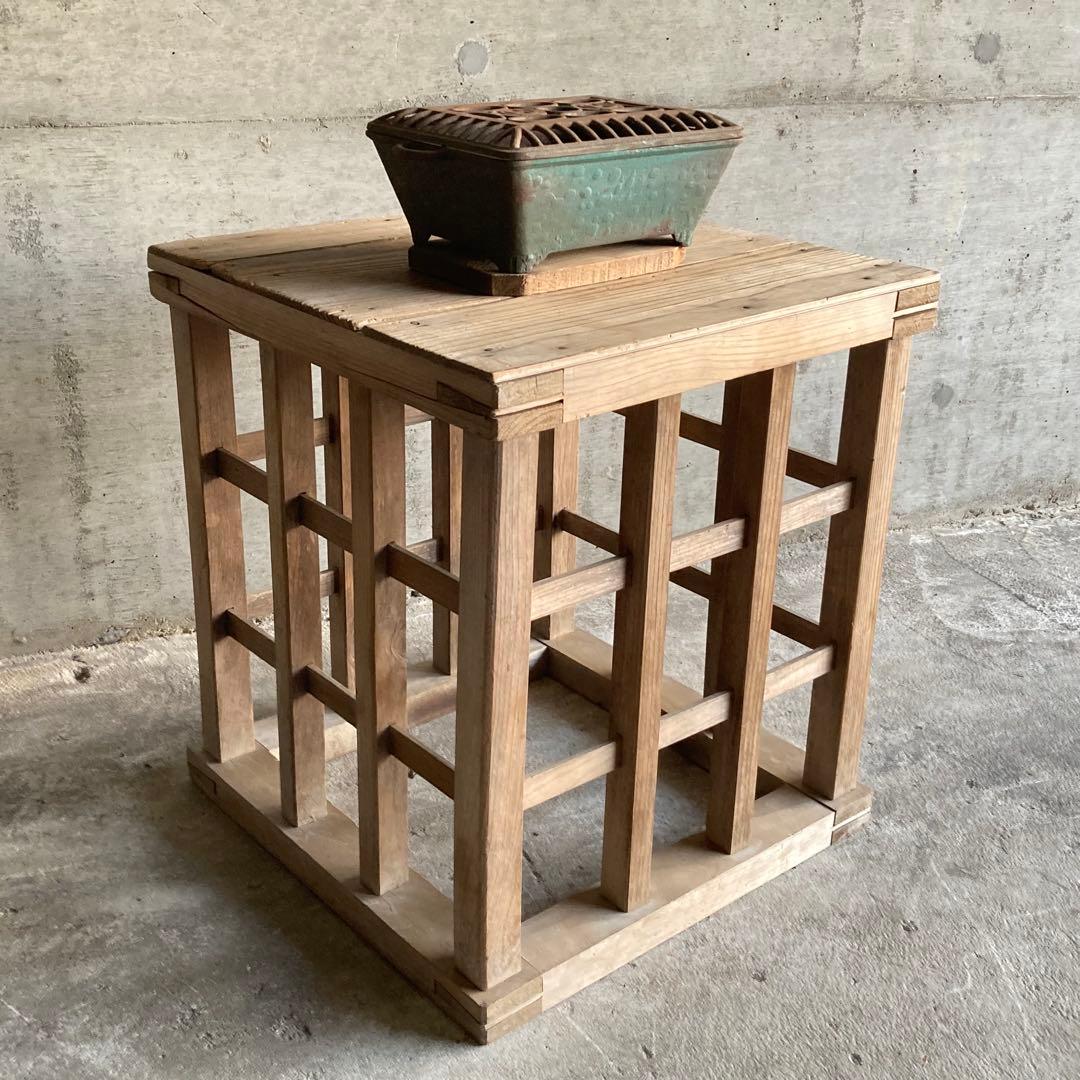 古い火鉢 手炙り 行火 暖房 香炉 蚊取り線香入れ 鉄製 木製台 骨董 レトロ