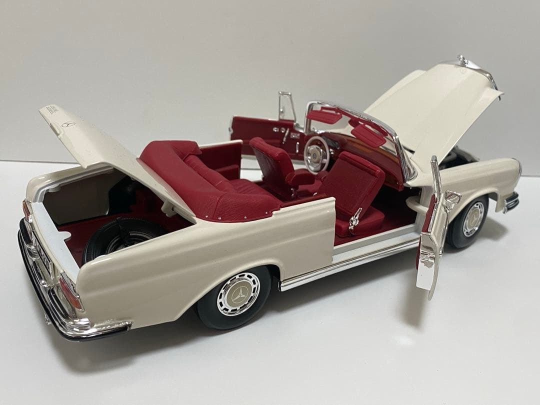 レア！　絶版　1/18 ミニカー　メルセデスベンツ　　280SE オープンカー