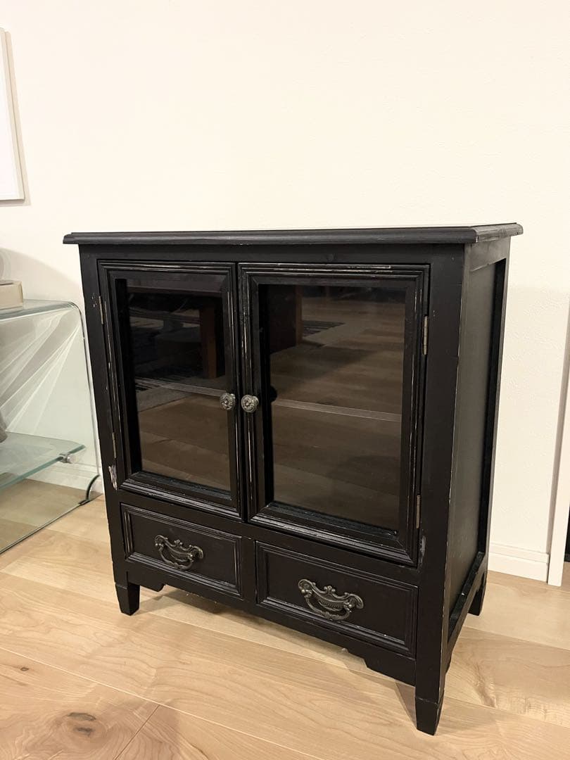 ガラスキャビネット　アンティーク加工　収納　棚サリュsalut!