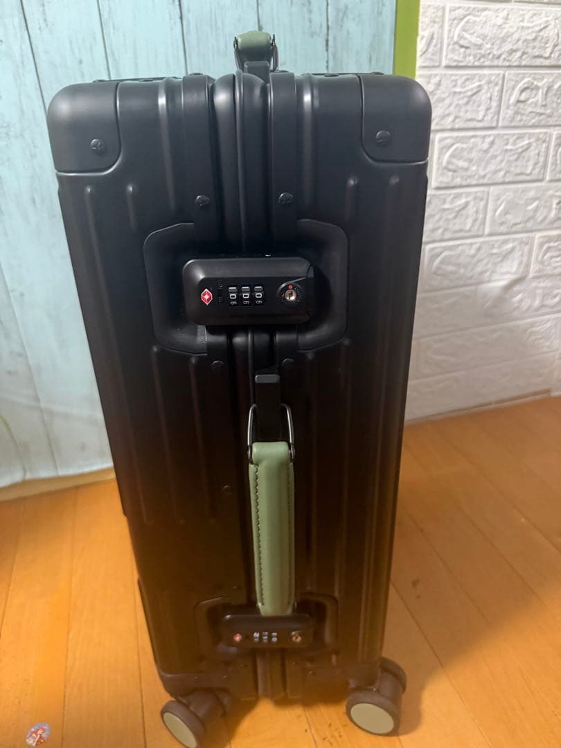 イノベーター　アルミ　ブラック　限定　36L 機内持ち込み可　キャリーケース