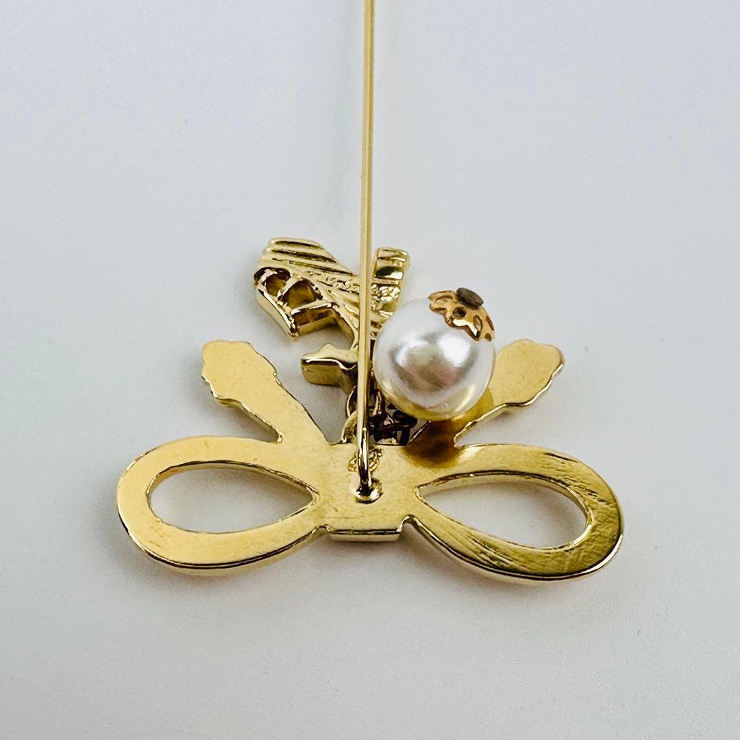 美品　フェラガモ　ゴールドブローチ　ピンブローチ　コサージュ　アクセサリー　ロゴ