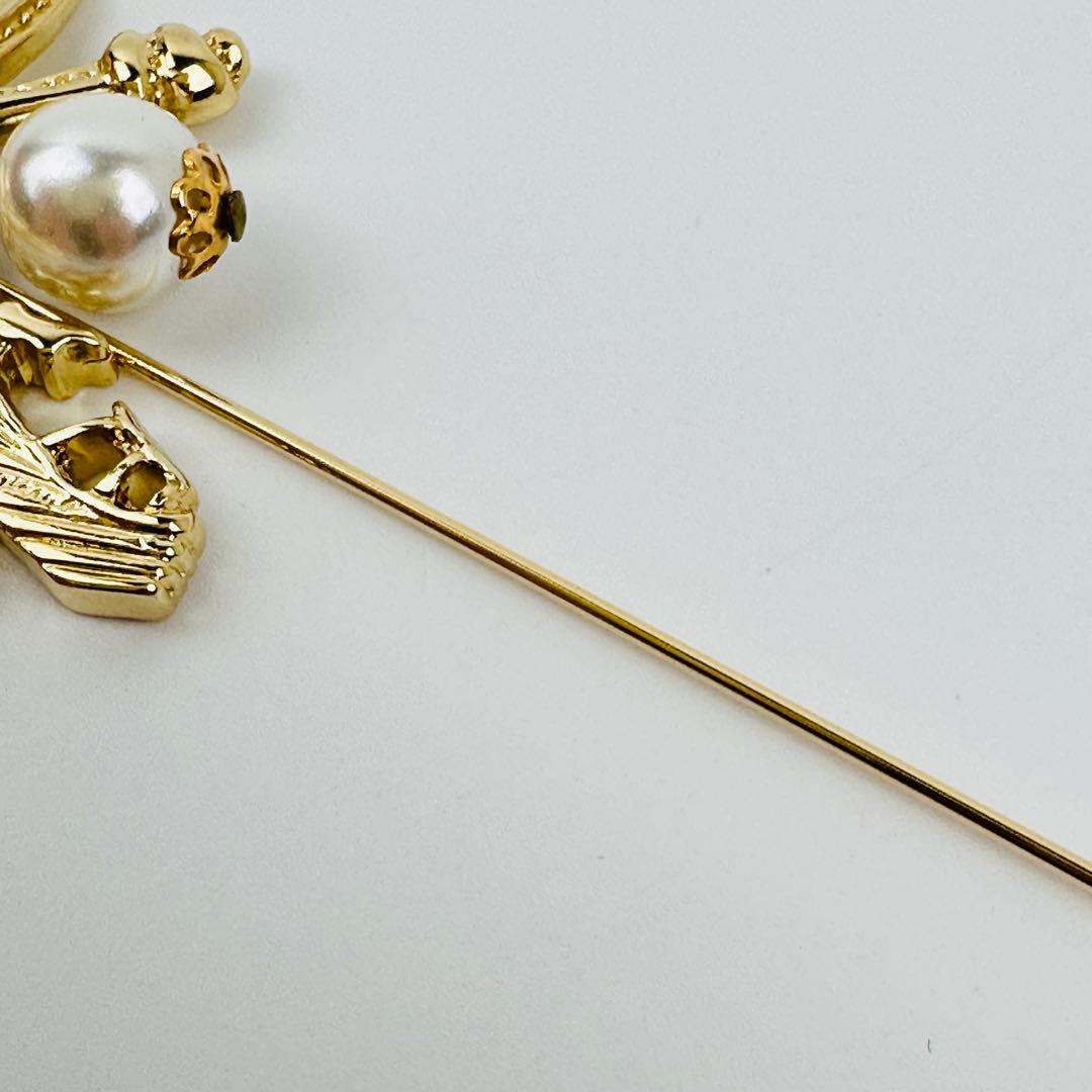 美品　フェラガモ　ゴールドブローチ　ピンブローチ　コサージュ　アクセサリー　ロゴ