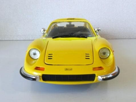 特価 HotWheels 1/18 フェラーリ Dino246GTS イエロー②