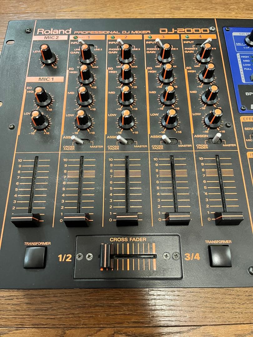 DJミキサー　ROLAND DJ-2000