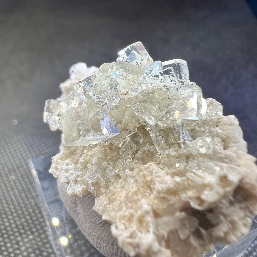 ヤオガンシャン産　カラーレスフローライト　テリ、ツヤ抜群！