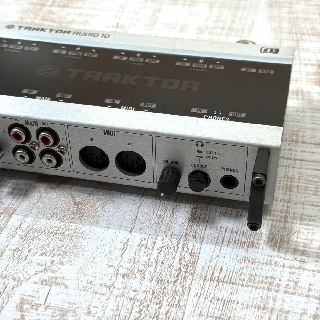 動作未確認　NATIVE INSTRUMENTS　TRAKTOR AUDIO10