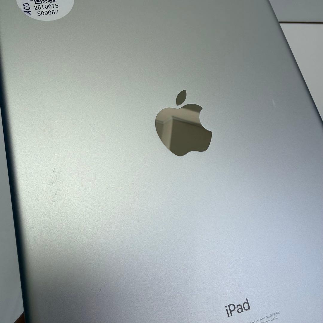 良品 iPad (第5世代)シルバー32GB (A1822)