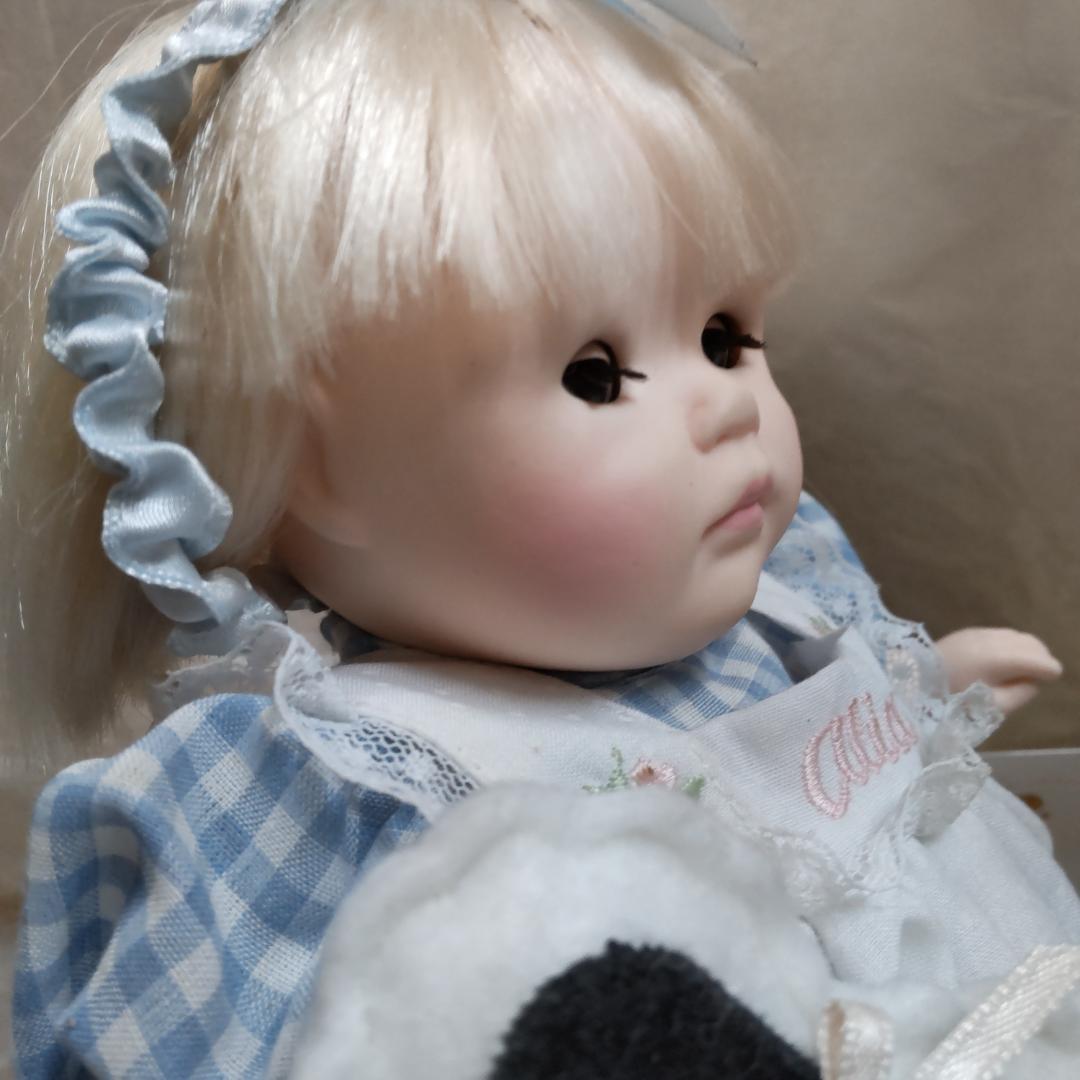 人形　コレクションドール　水色系