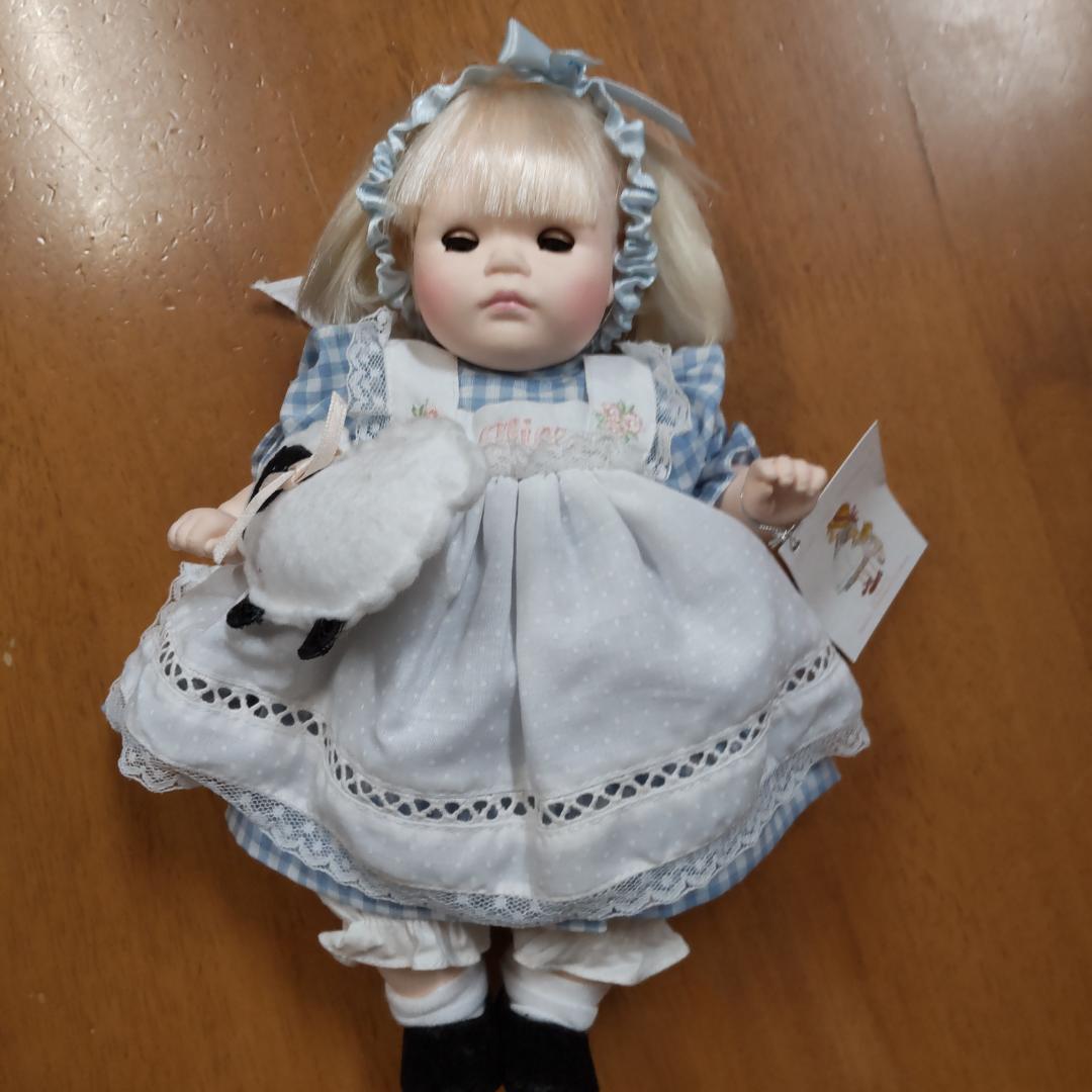 人形　コレクションドール　水色系