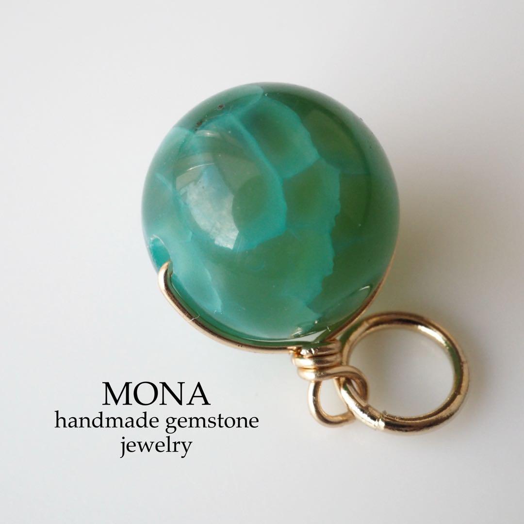 【はくとん( 'ω')ŧ‹\"ŧ‹\"】モザイクホワイトシェルのイヤリング