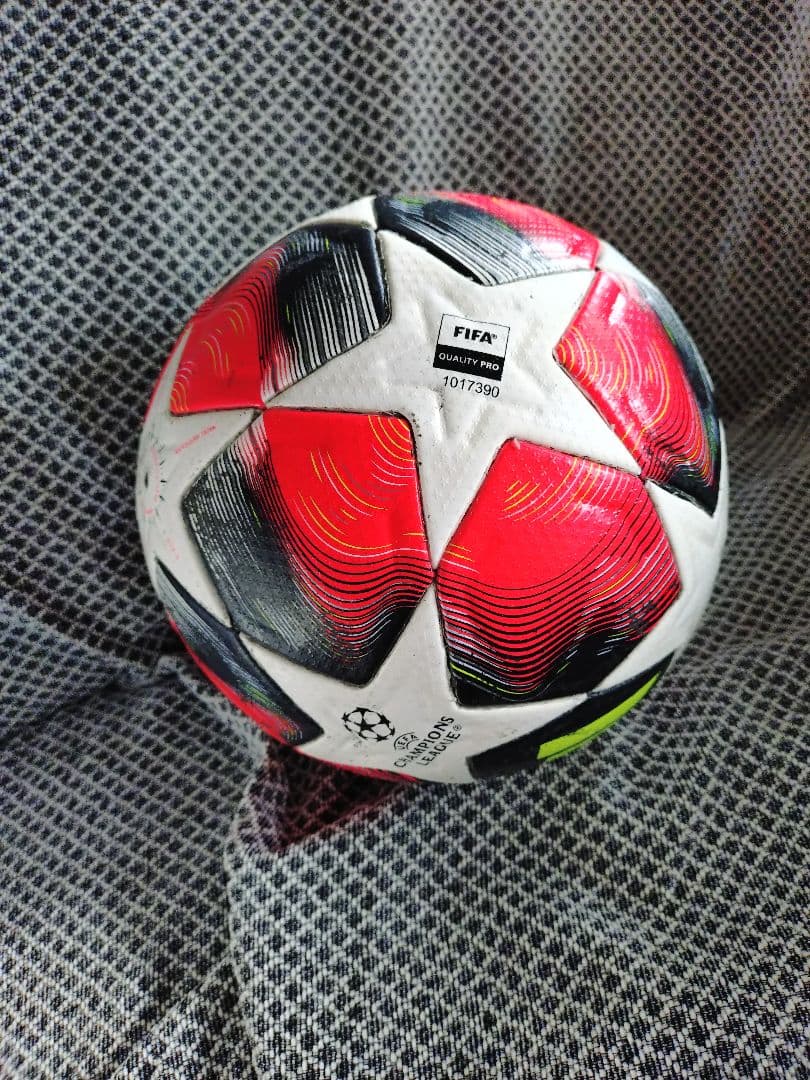 Adidas Champions League サッカーボール　5号