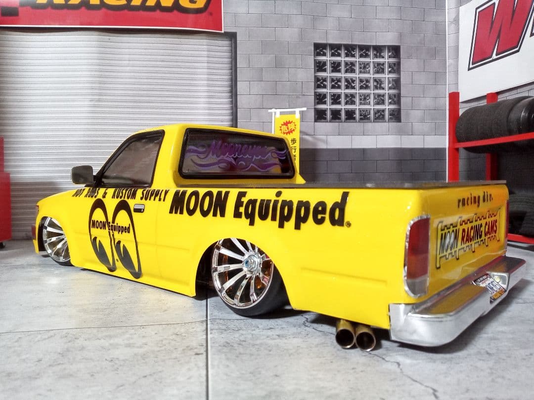 ストリートジャム製 トヨタ ハイラックス80 トラッキン ムーンアイズ仕様♪