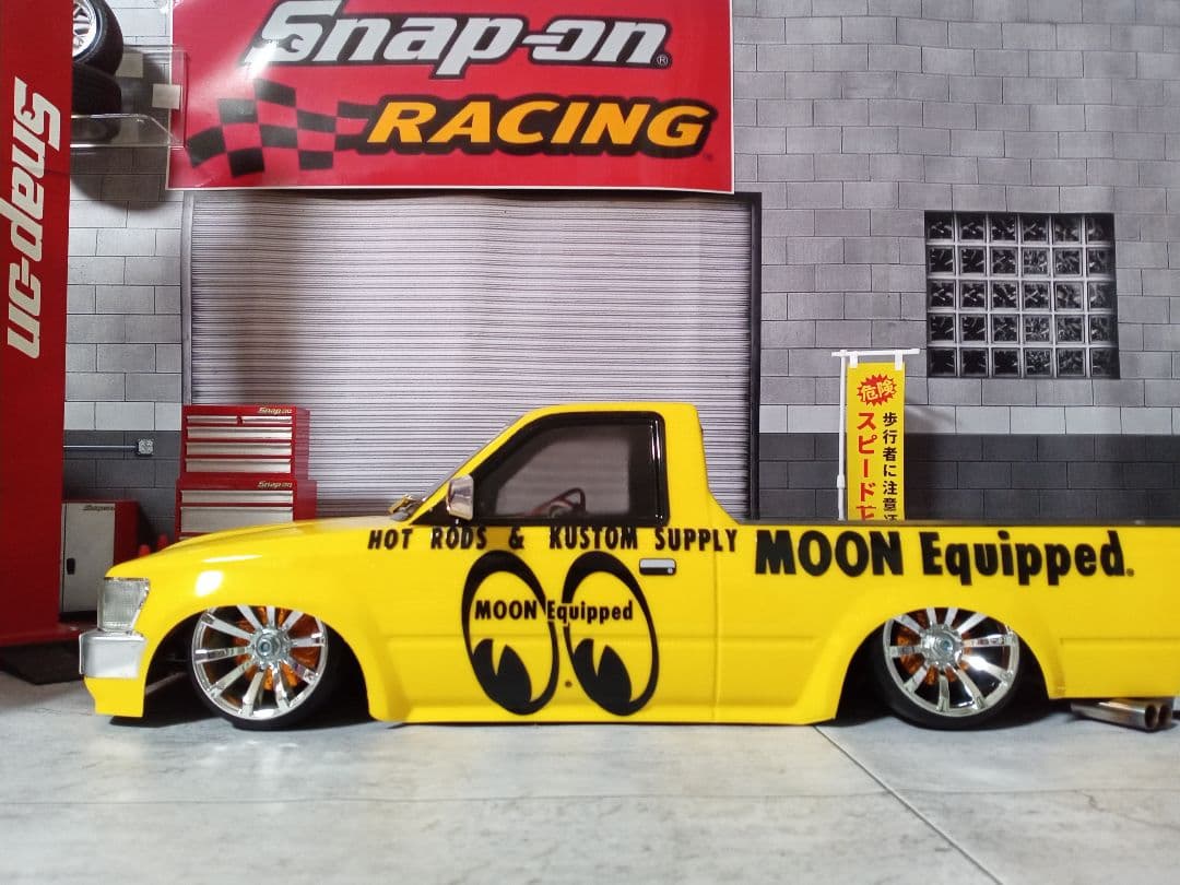 ストリートジャム製 トヨタ ハイラックス80 トラッキン ムーンアイズ仕様♪