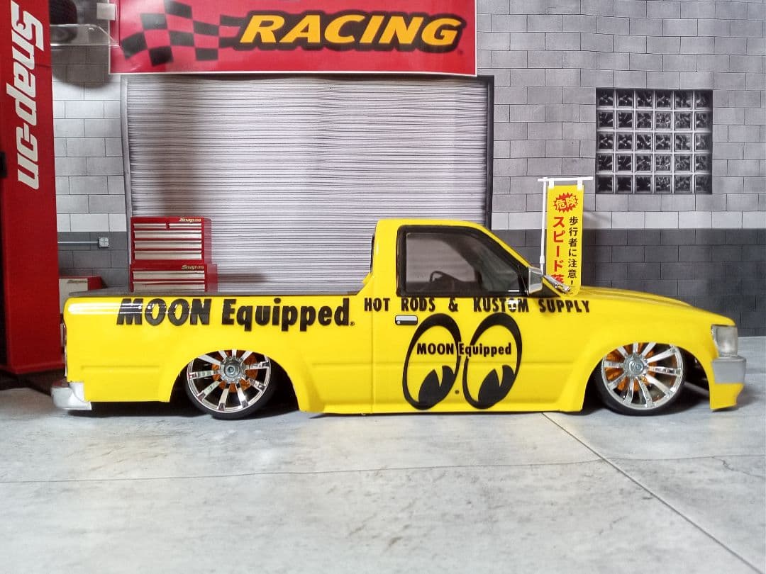 ストリートジャム製 トヨタ ハイラックス80 トラッキン ムーンアイズ仕様♪