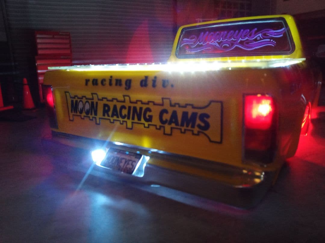 ストリートジャム製 トヨタ ハイラックス80 トラッキン ムーンアイズ仕様♪