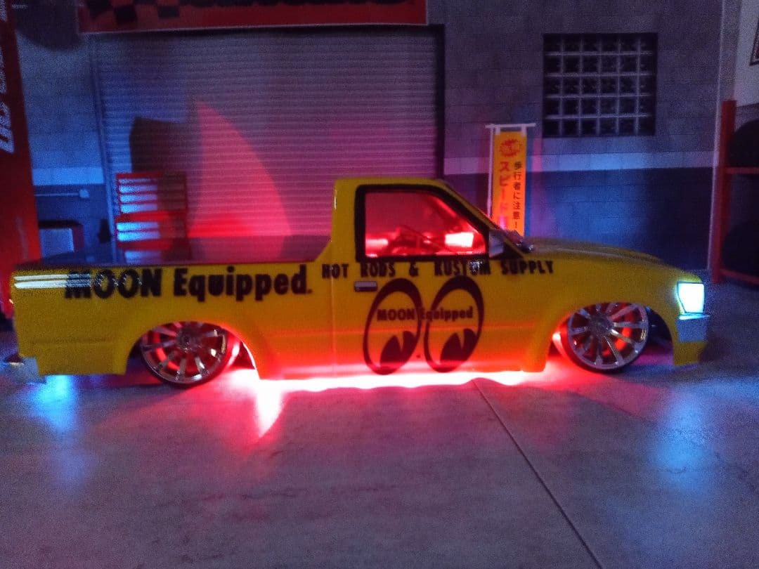 ストリートジャム製 トヨタ ハイラックス80 トラッキン ムーンアイズ仕様♪