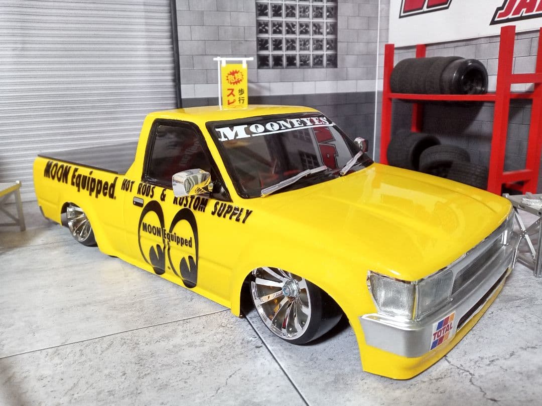 ストリートジャム製 トヨタ ハイラックス80 トラッキン ムーンアイズ仕様♪