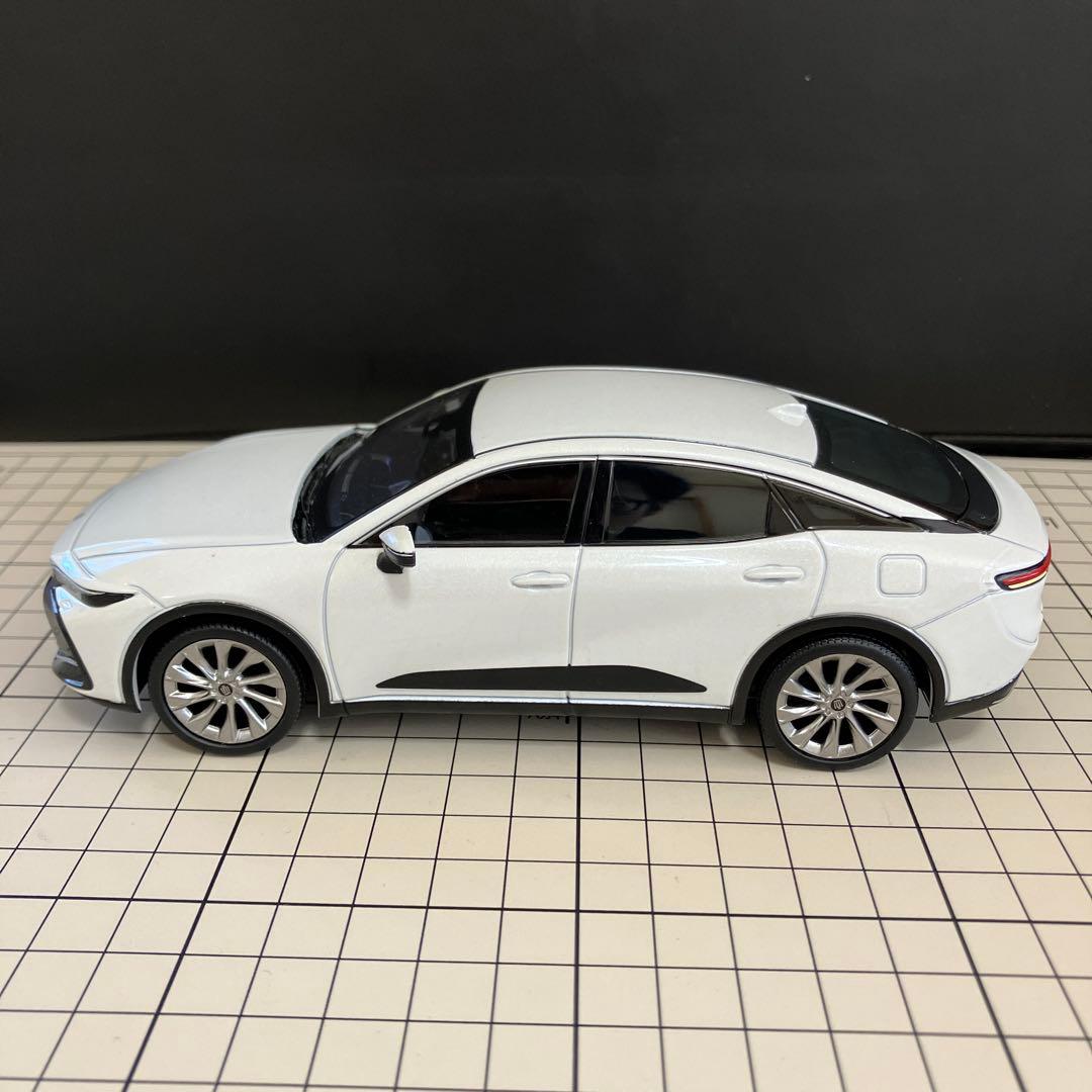 トヨタ クラウン クロスオーバー カラーサンプル プレシャスホワイトパール