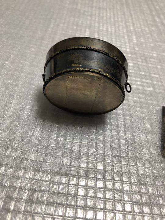 花刺し飾り入れ　銀製　古物