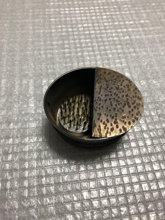 花刺し飾り入れ　銀製　古物