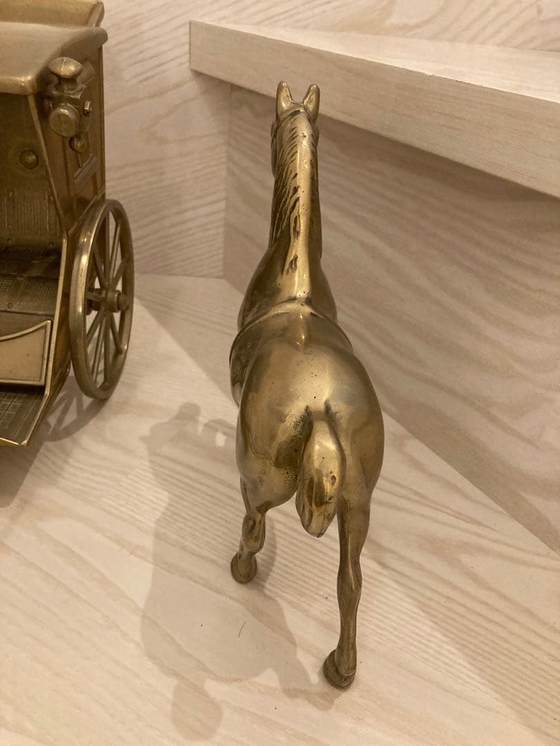 ヴィンテージ真鍮の置物、馬車を引く馬、真鍮の装飾、真鍮製