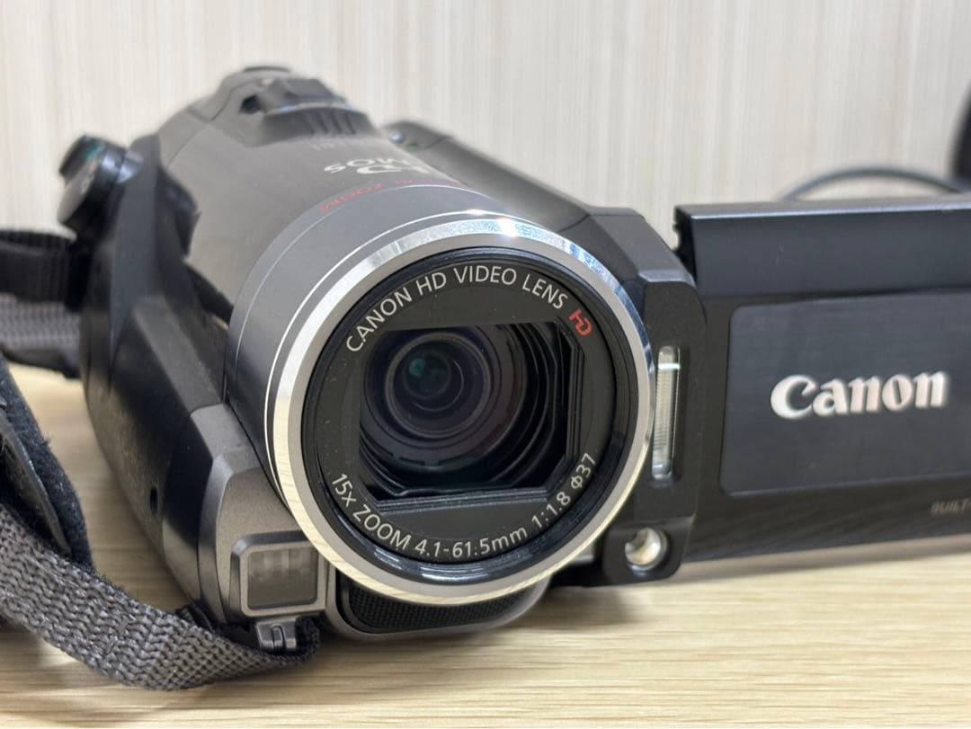 【Canon キャノン iVIS HF20 ビデオカメラ フルHD 15倍】