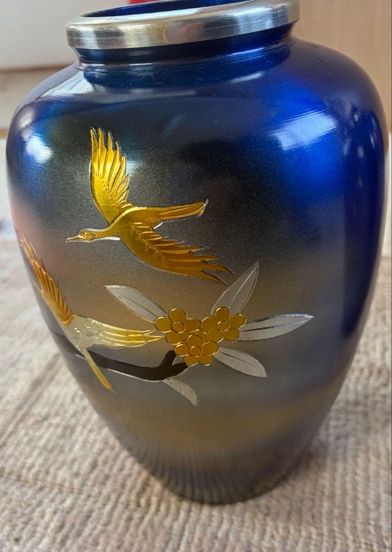 青い漆器 花鳥模様 花瓶 2個セット