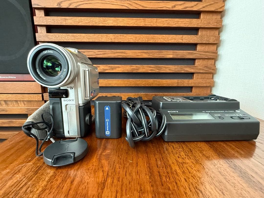 ビデオカメラ SONY miniDV HANDYCAM DCR-PC100