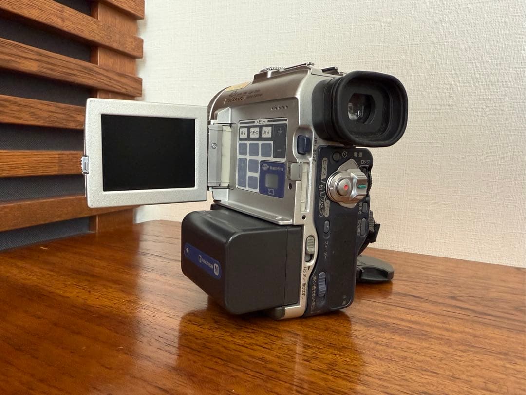 ビデオカメラ SONY miniDV HANDYCAM DCR-PC100