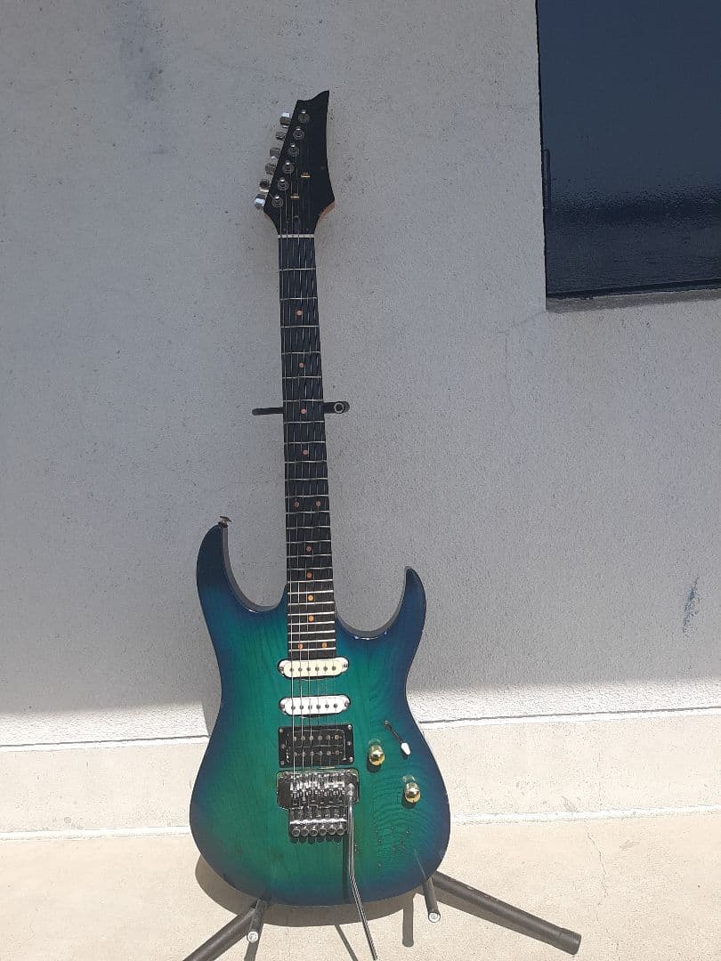 ＤＩＹストラトタイプギター24フレットSSHフロイドローズトレモロユニット搭載