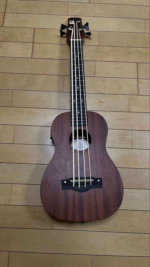 音音　フレットレスウクレレベース