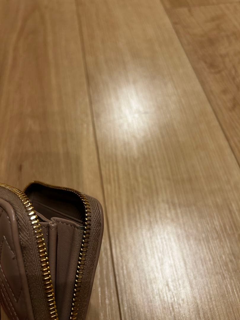 Miu Miu ピンクベージュ キルティング折り財布