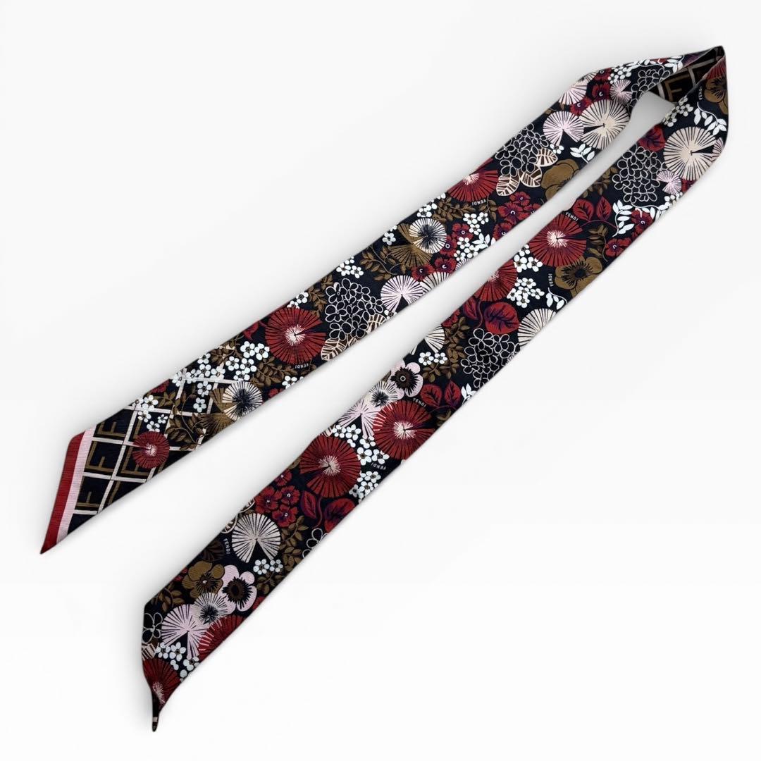 FENDI　フェンディ　ズッカ柄　FFロゴ　ラッピー　赤色　マルチカラー