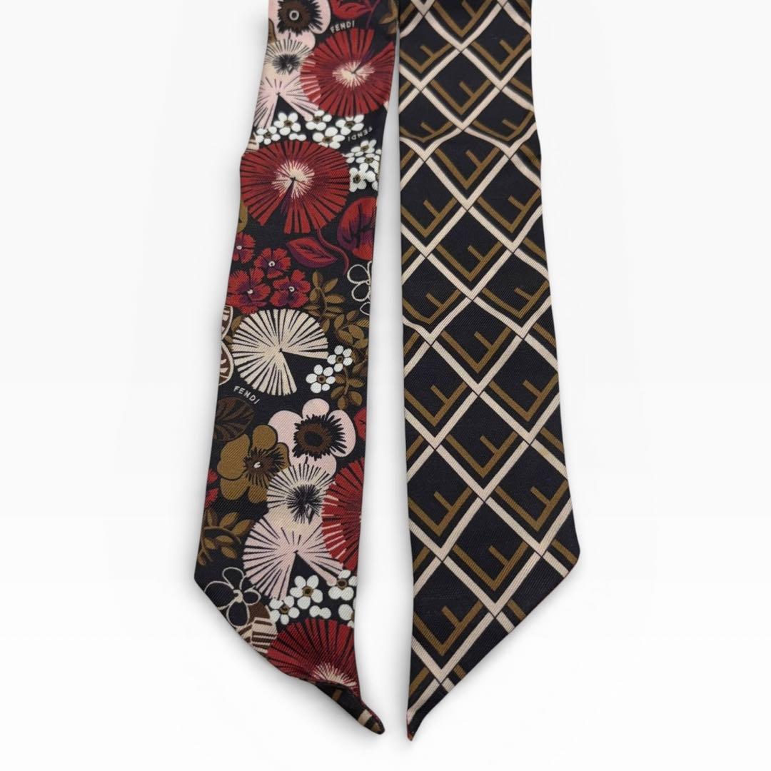 FENDI　フェンディ　ズッカ柄　FFロゴ　ラッピー　赤色　マルチカラー