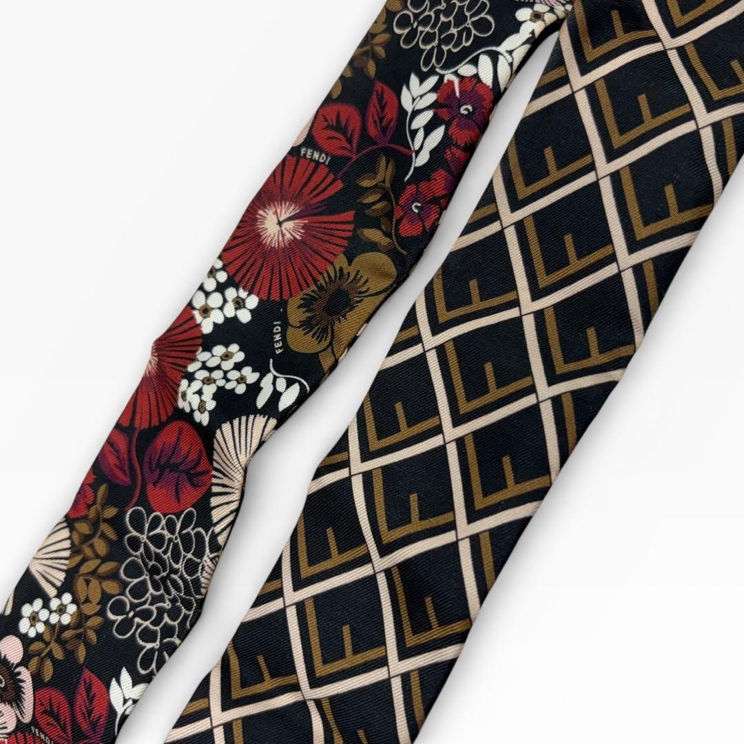 FENDI　フェンディ　ズッカ柄　FFロゴ　ラッピー　赤色　マルチカラー