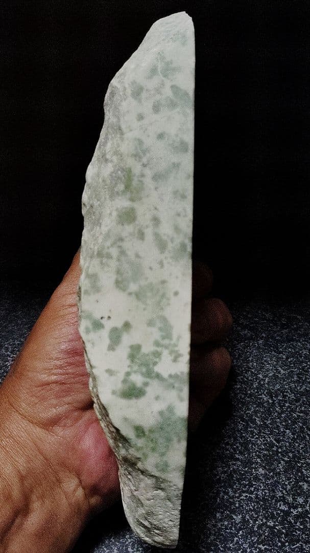 ★翡翠原石★糸魚川硬玉【横川・カット〜磨き❶1.1kg】