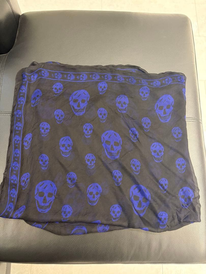 ALEXANDER McQUEEN アレキサンダーマックイーン　スカルスカーフ