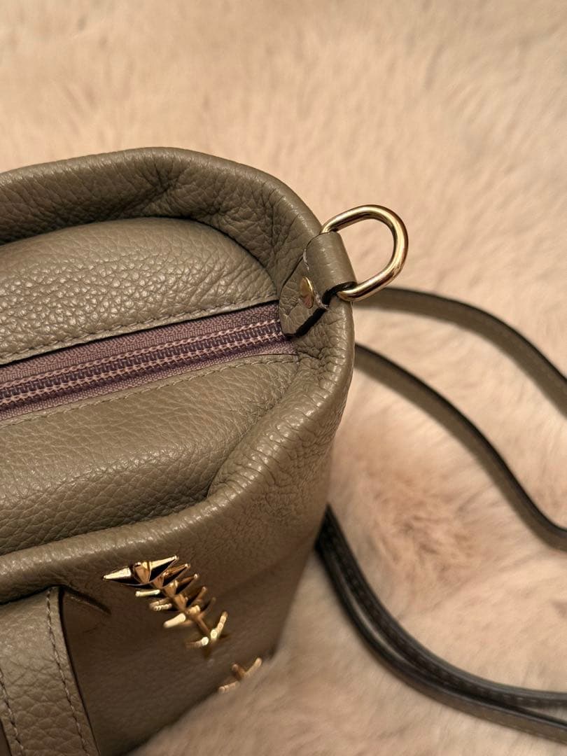 美品 Jimmy Choo Mini Sara スタッズ トート 保存袋付