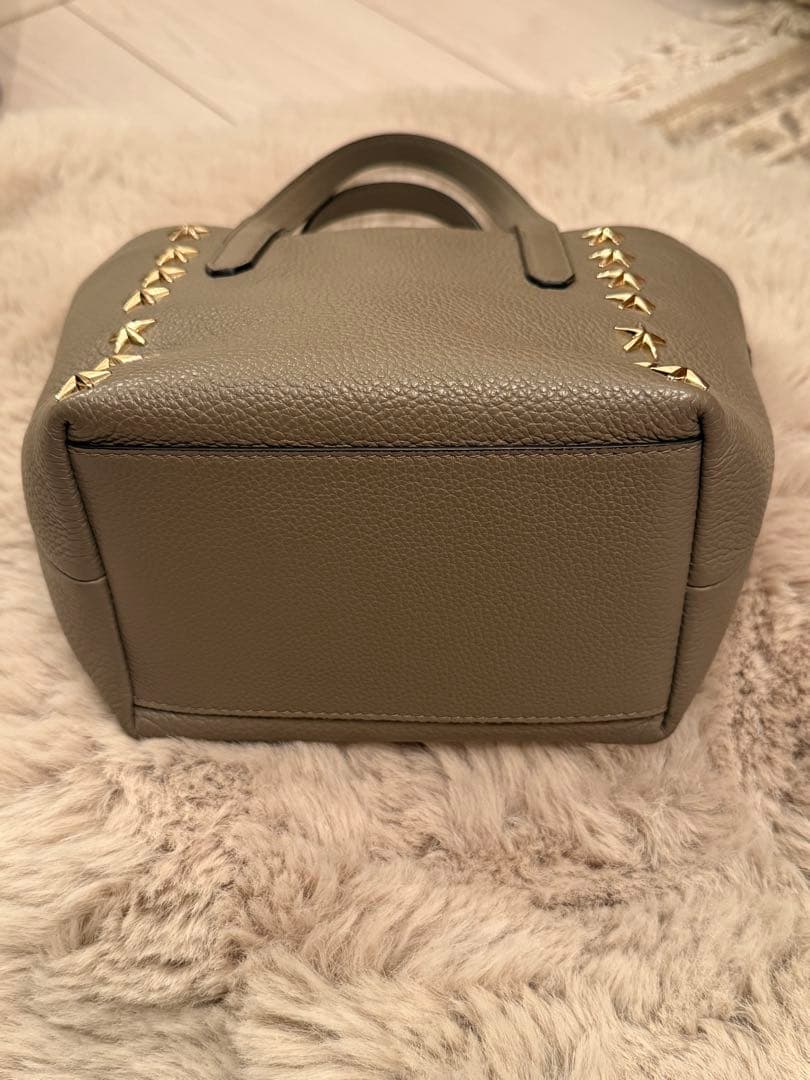 美品 Jimmy Choo Mini Sara スタッズ トート 保存袋付