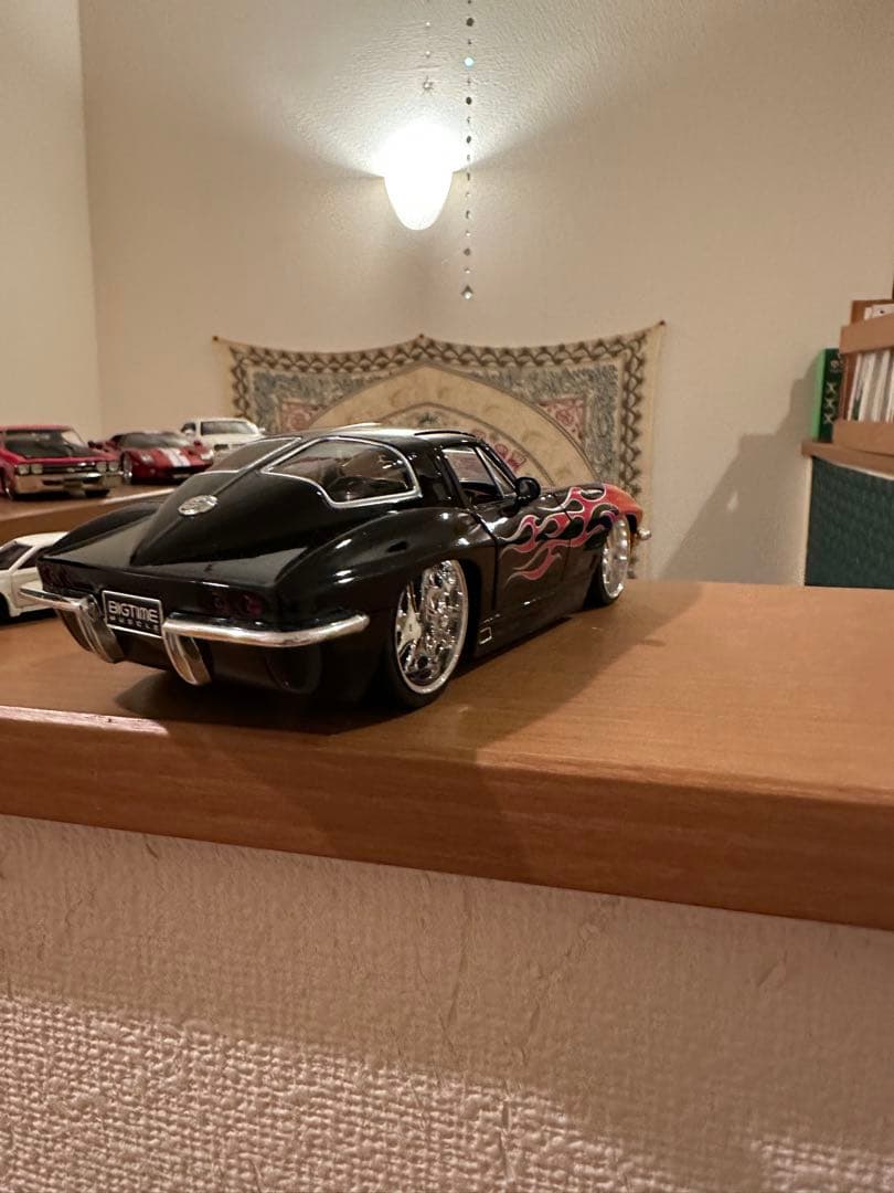 1/24コルベット ミニカー 黒とオレンジのフレイムデザイン