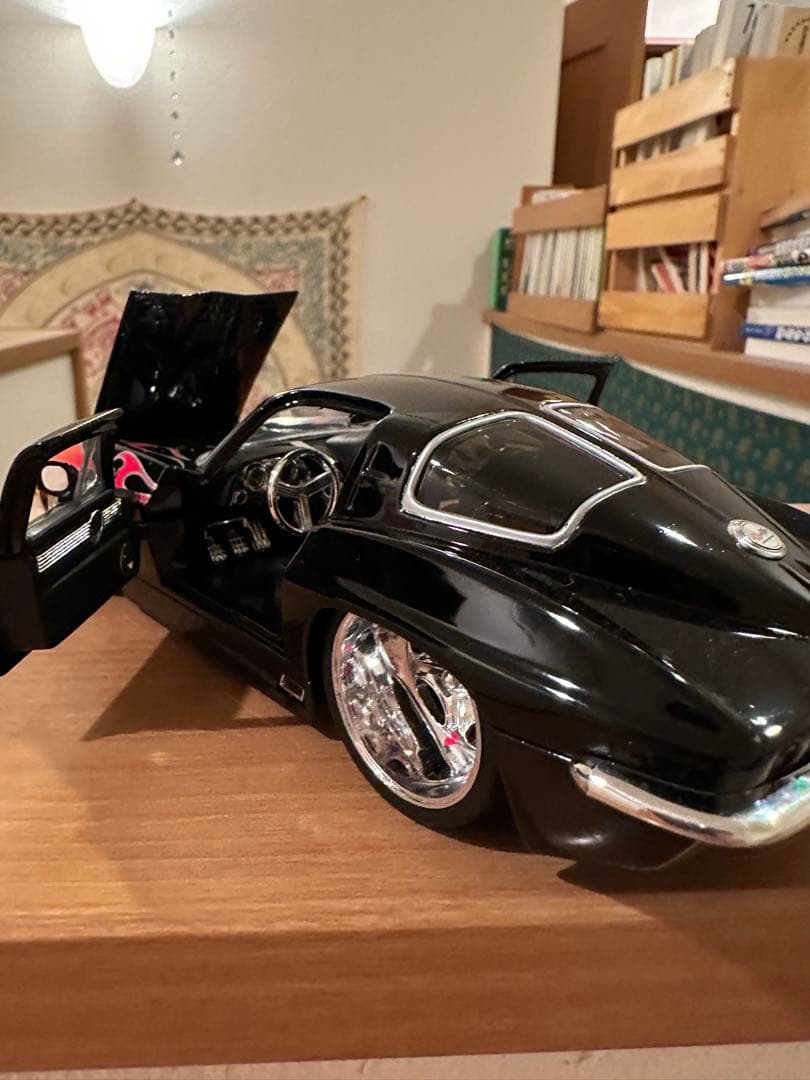 1/24コルベット ミニカー 黒とオレンジのフレイムデザイン