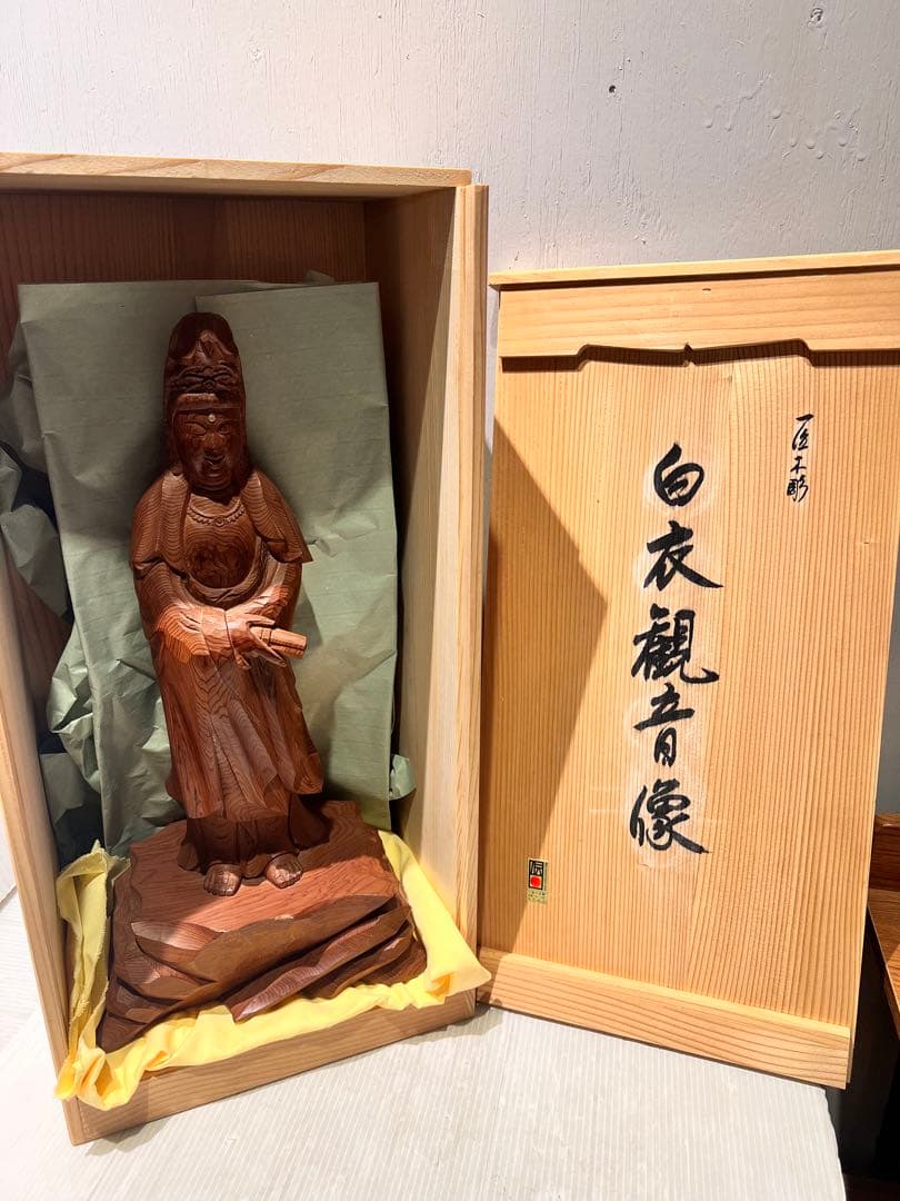 一点もの　希少　一位一刀彫名工　下出芳盛　一位木彫白衣観音　匠木彫