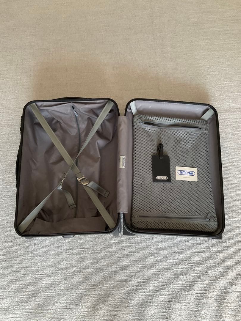 RIMOWA 2輪　キャリーケース　機内持ち込みサイズ