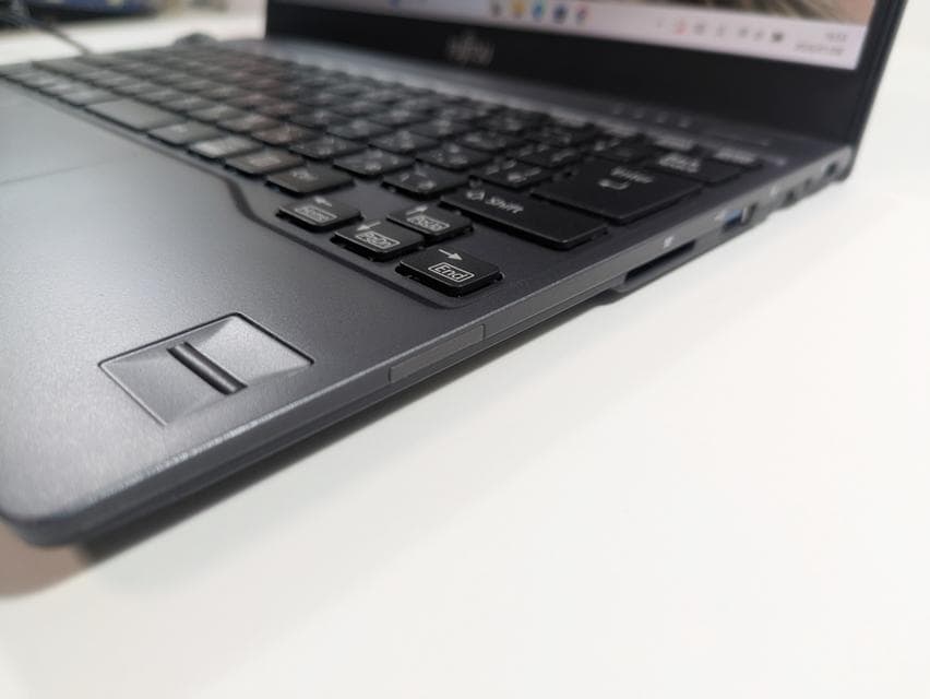 【超美品】軽くて持ち運びラク✨すぐ使えるノートパソコン✨Win11✨新品8GB