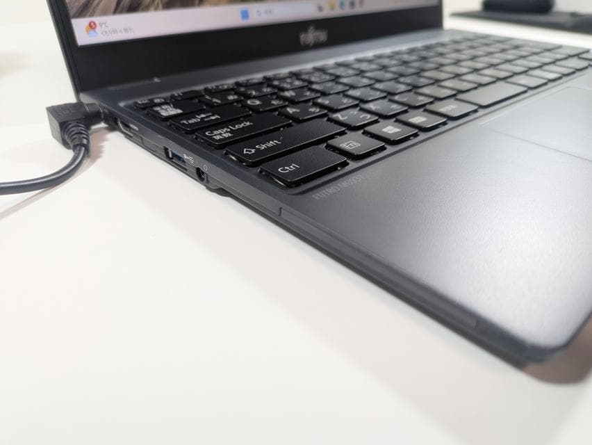 【超美品】軽くて持ち運びラク✨すぐ使えるノートパソコン✨Win11✨新品8GB