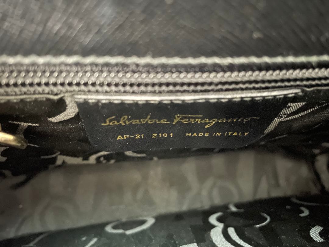 ブラックレザーハンドバッグ ゴールド金具