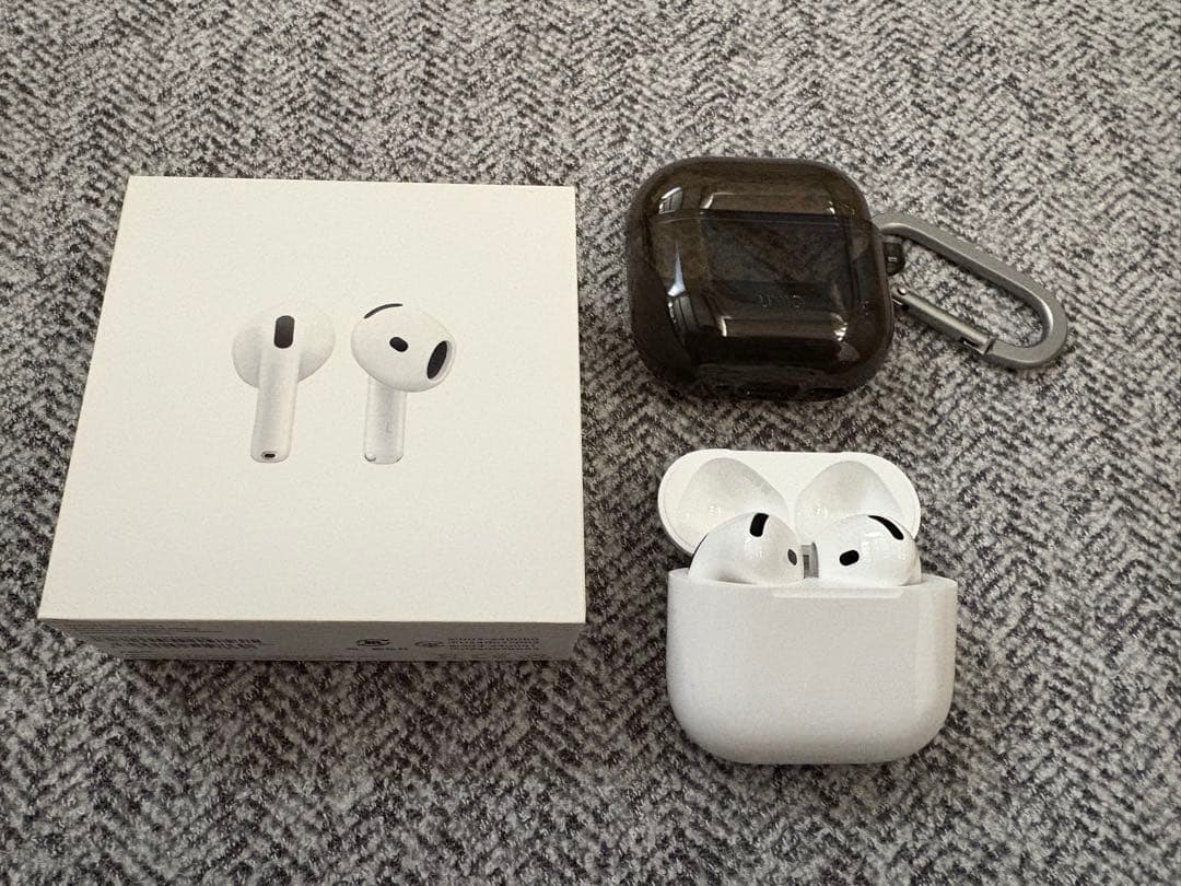 AirPods４　ケース付き