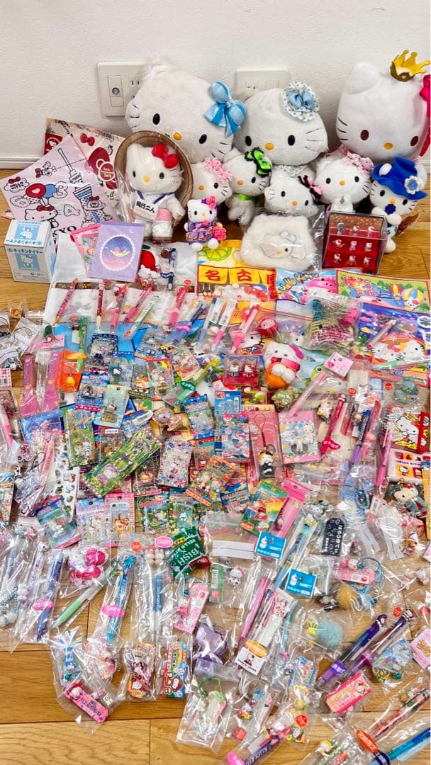 サンリオご当地キティ、ハローキティボールペン ぬいぐるみ その他　大量まとめ