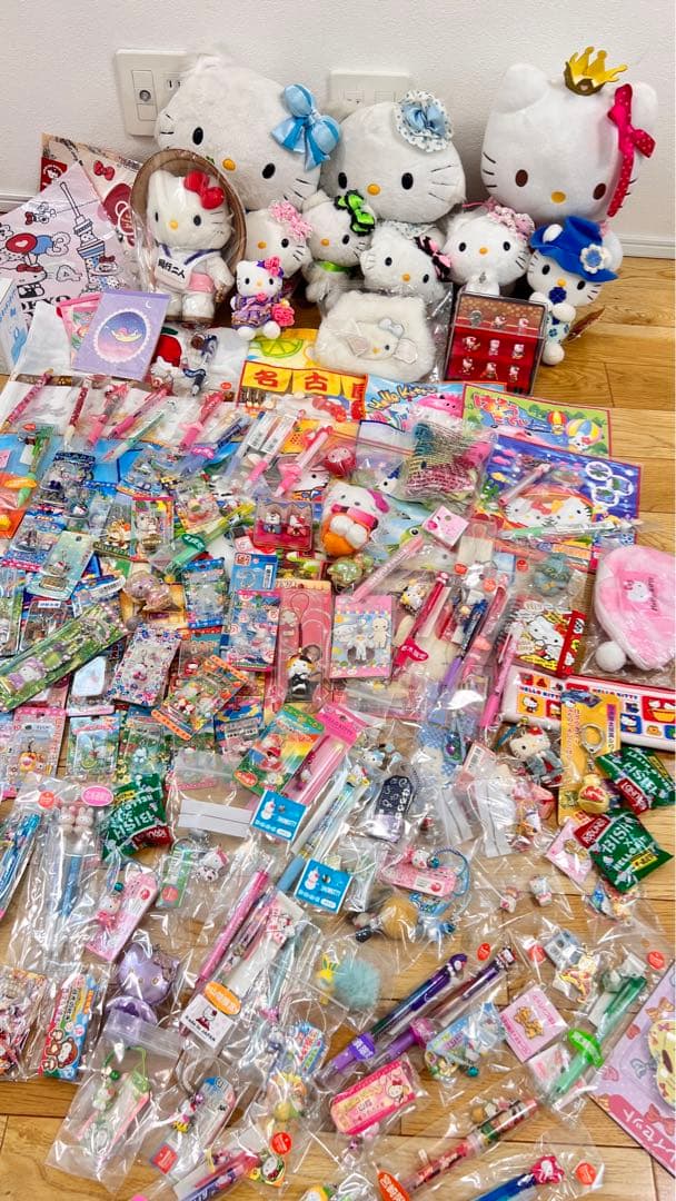 サンリオご当地キティ、ハローキティボールペン ぬいぐるみ その他　大量まとめ